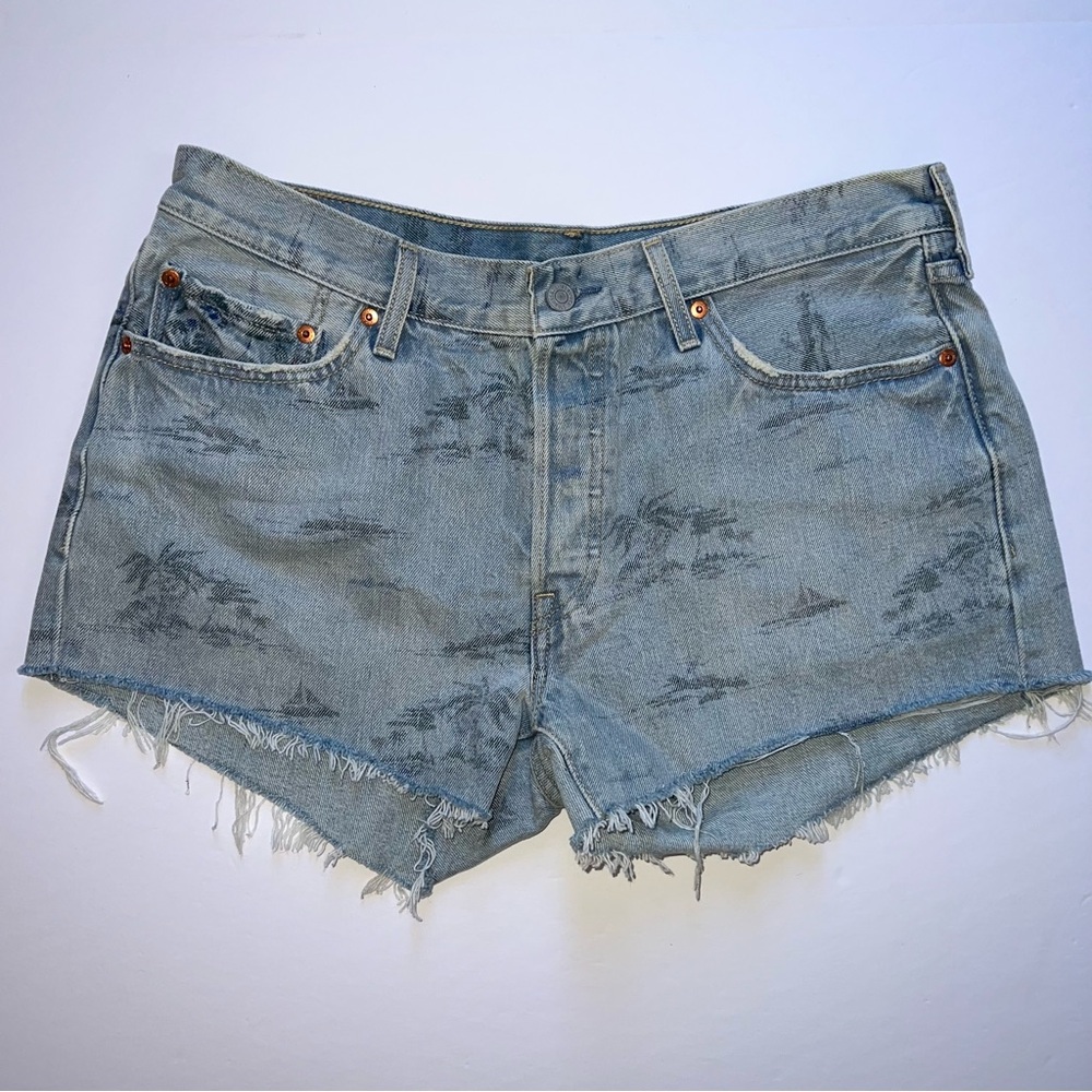 Levi's Lightwash Denim 501 Nautical Jean Shorts Button Fly Cut Off Size 32 NWOT